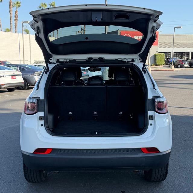 Used 2024 White Jeep Latitude image 7