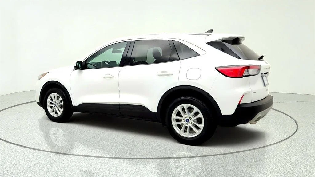 Used 2021 Oxford White Ford SE AWD image 7