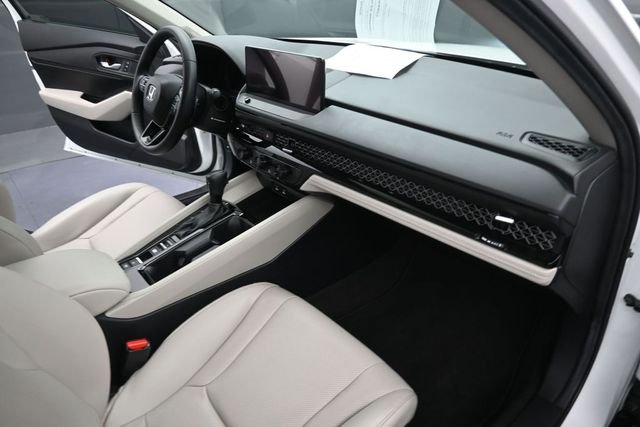 Used 2024 Platinum White Pearl Honda EX-L image 16