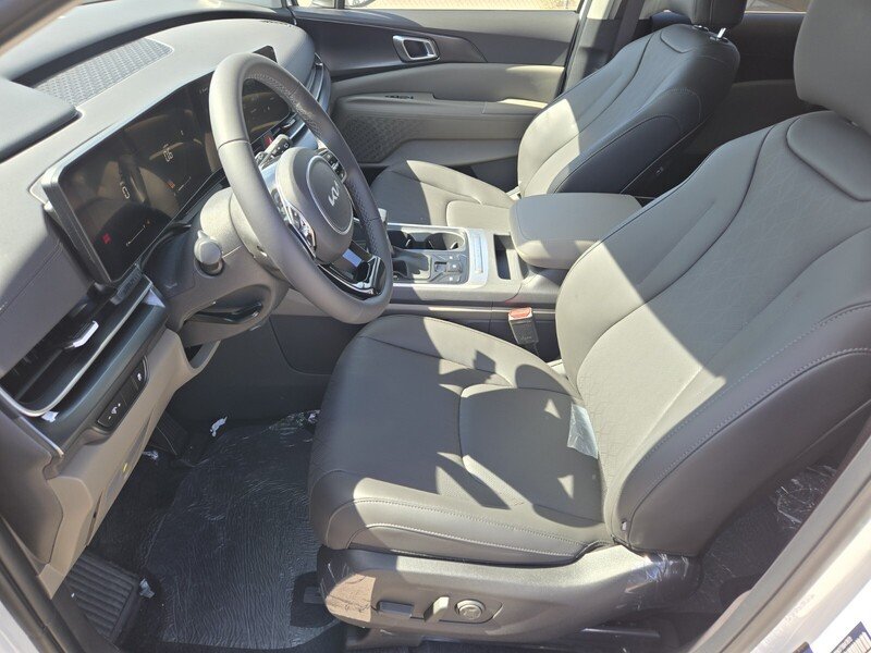 New 2026 Snow White Pearl Kia LXS image 7