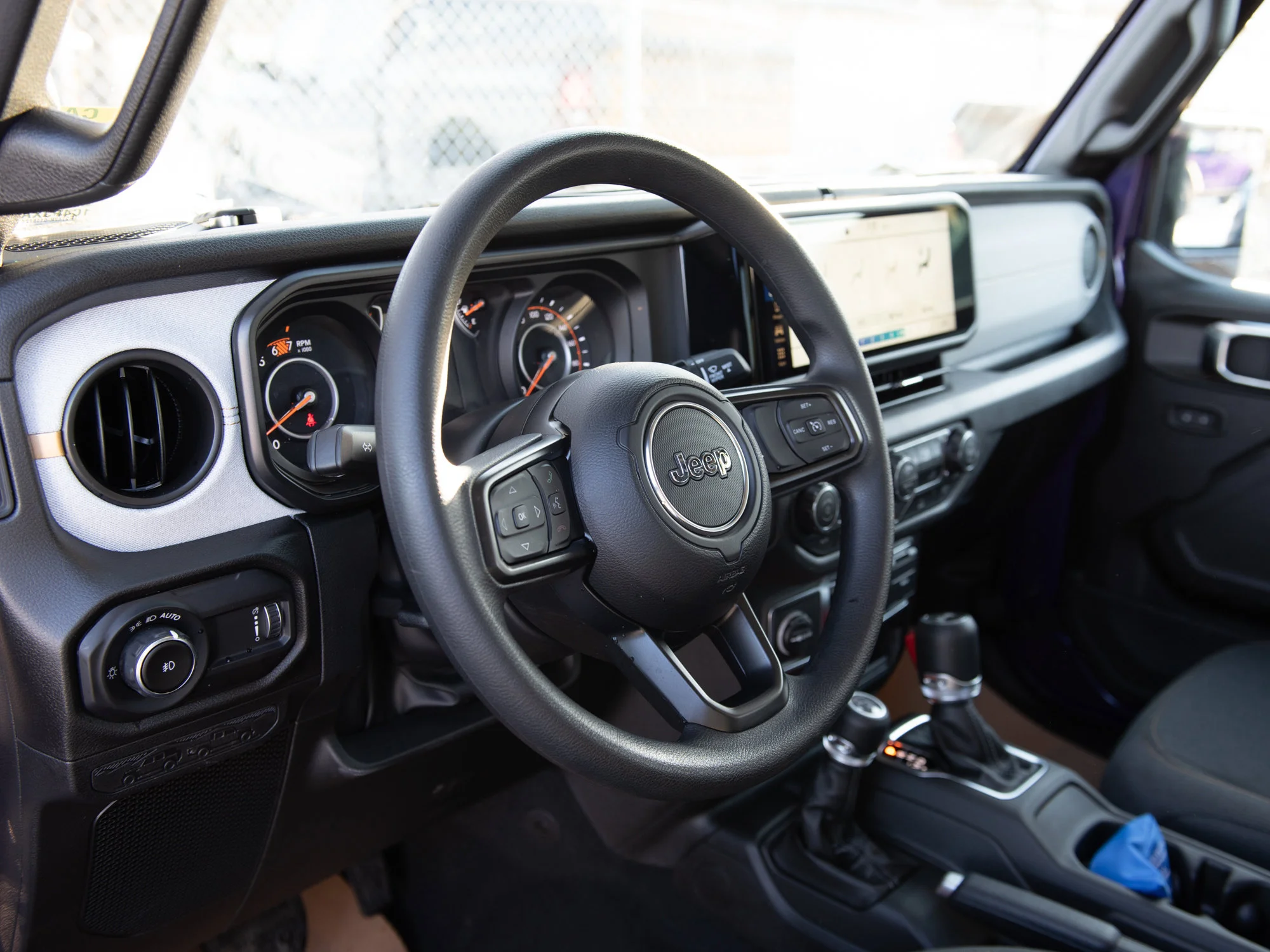 New 2026 reign Jeep Sport* image 9