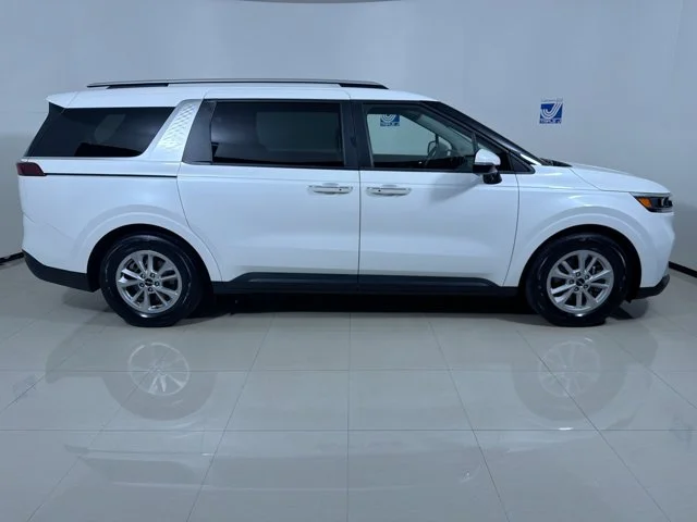 Used 2023 SNOW WHITE PEARL Kia LX image 9