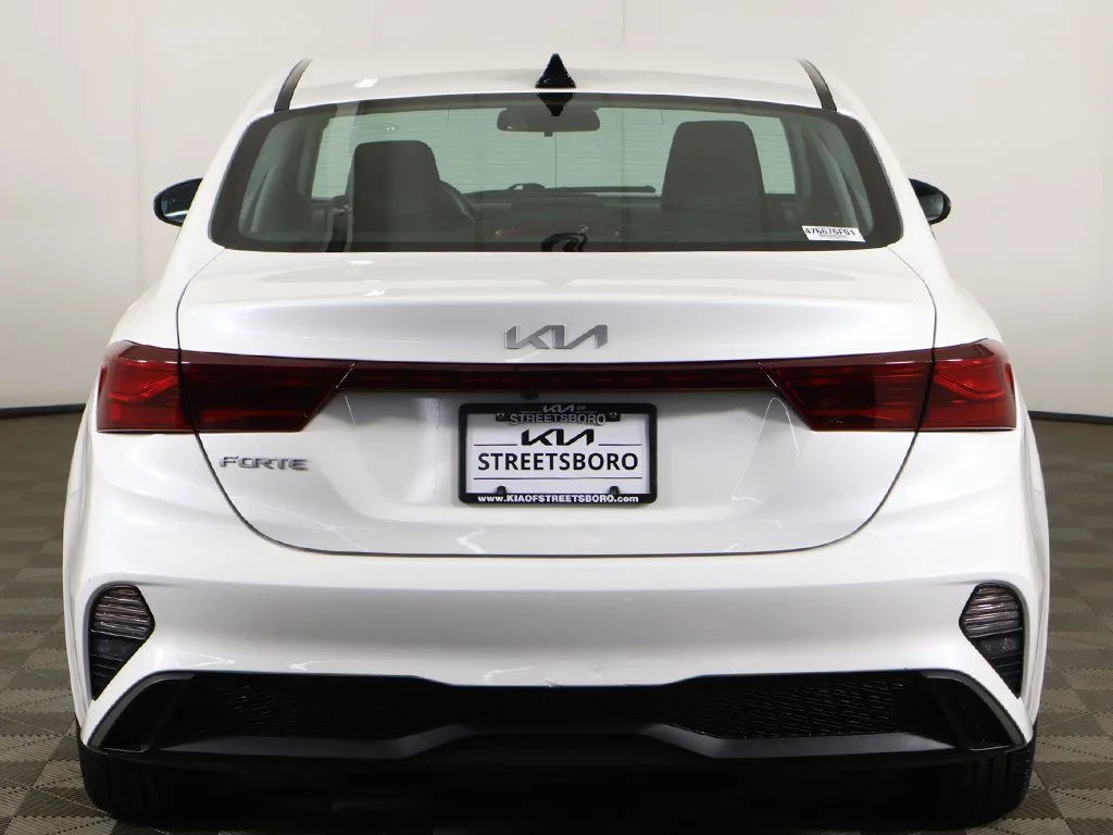 Used 2022 White Kia LXS image 14