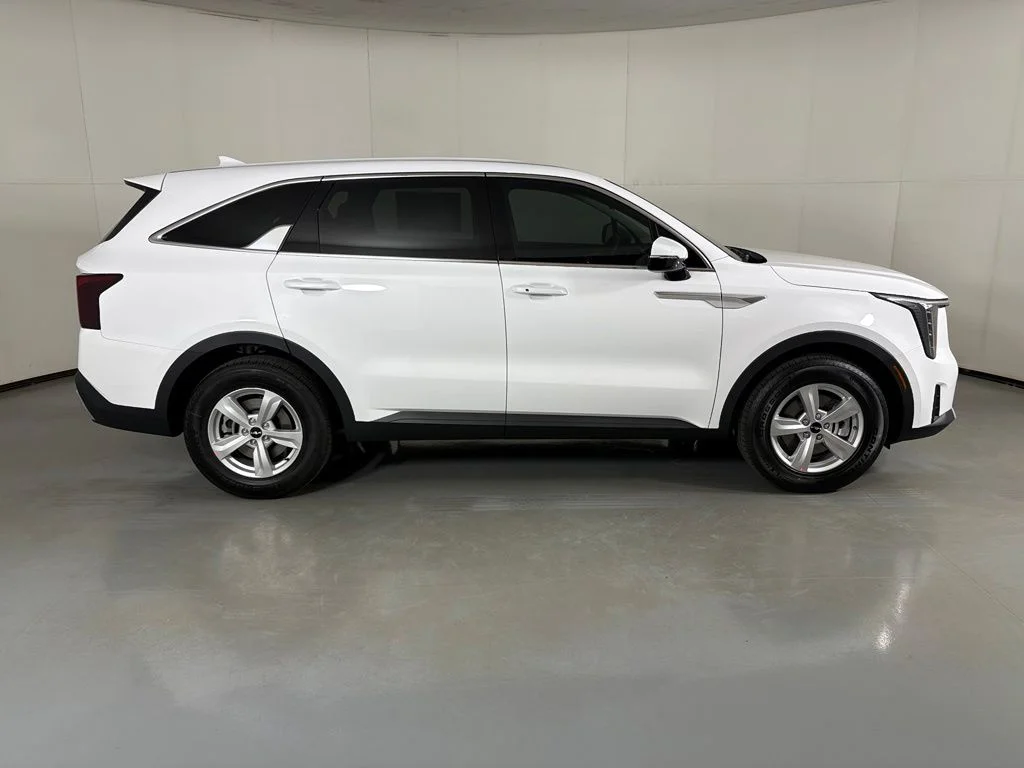 New 2026 Glacial White Pearl Kia LX image 9
