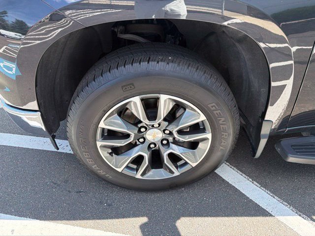 Used 2024 Gray Chevrolet LT image 31