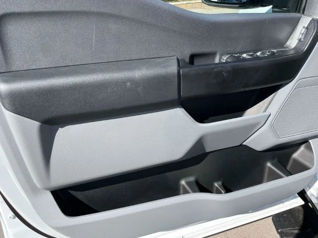 New 2027 Oxford White Ford F-350® XL image 21