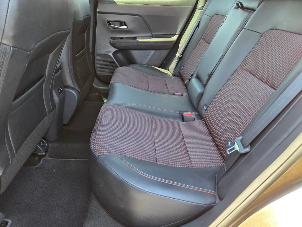 Used 2025 Canyon Bronze Met Nissan SR image 11