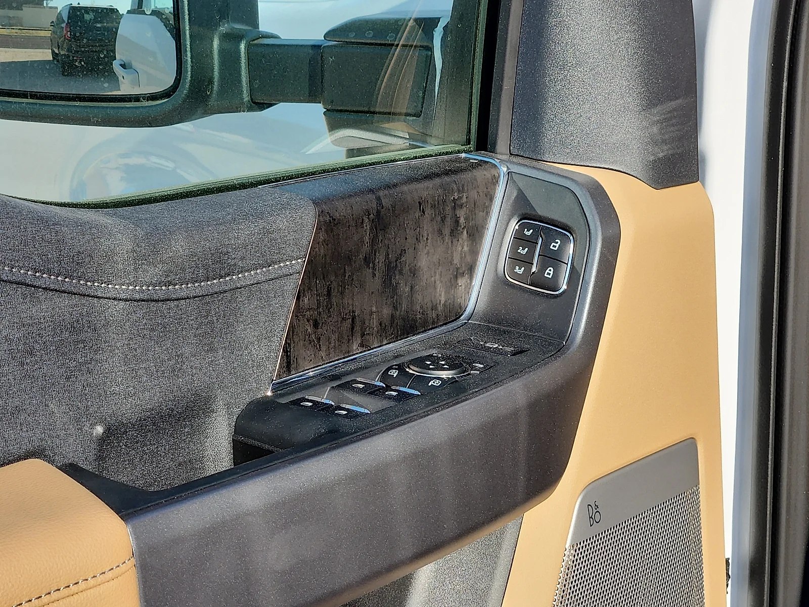 New 2026 Oxford White Ford Lariat image 15