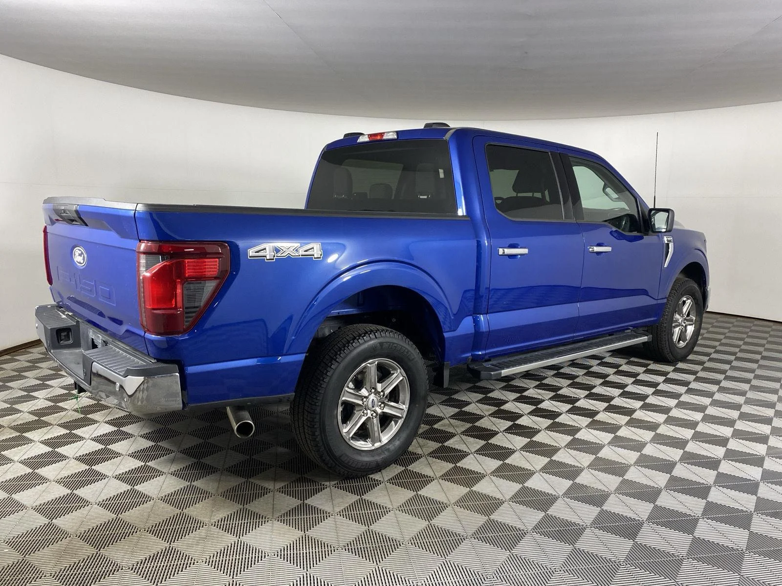 Used 2025 Atlas Blue Ford XLT image 7