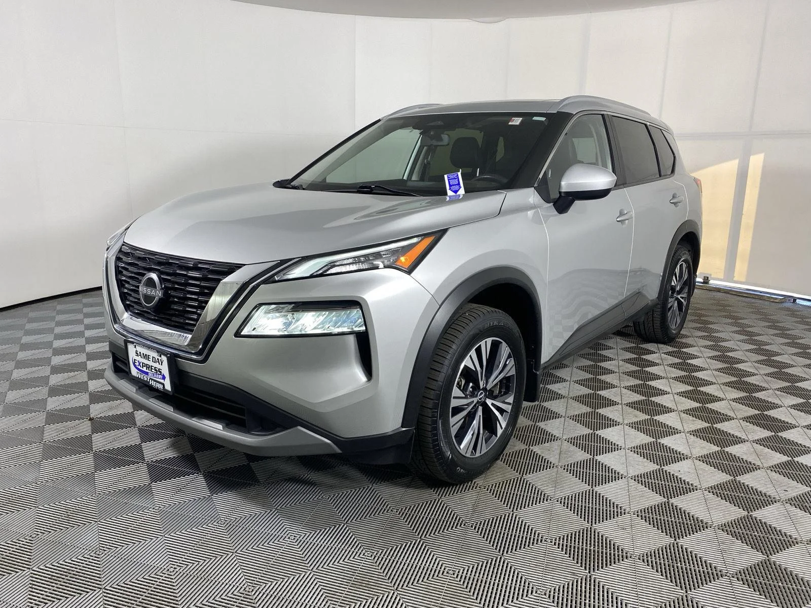 Used 2023 Brilliant Silver Metallic Nissan SV image 3