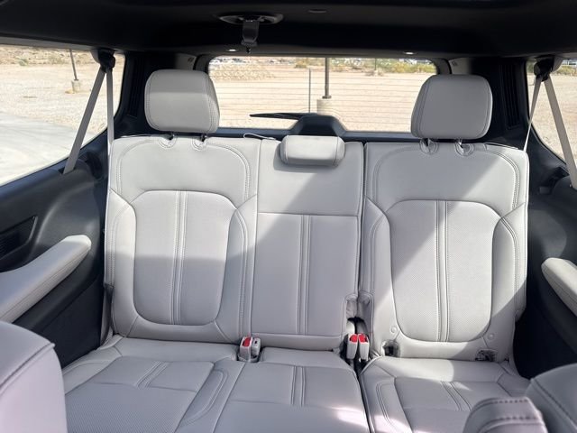 New 2026 Bright White Clear-Coat Exterior Paint Jeep Summit Obsidian image 12