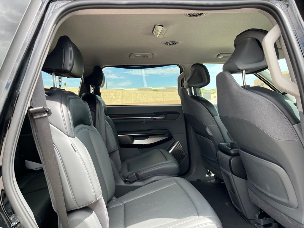 Used 2024 Black Kia Light Long Range image 15