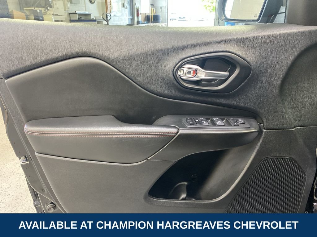 Used 2021 Diamond Black Jeep Trailhawk image 30