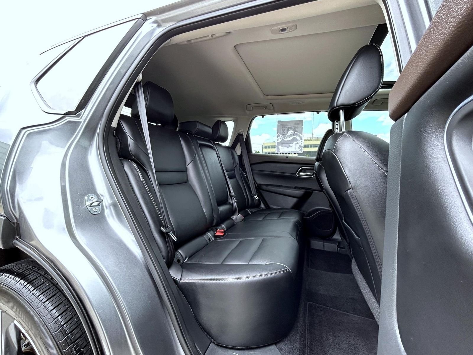 Used 2021 Gray Nissan SL image 18