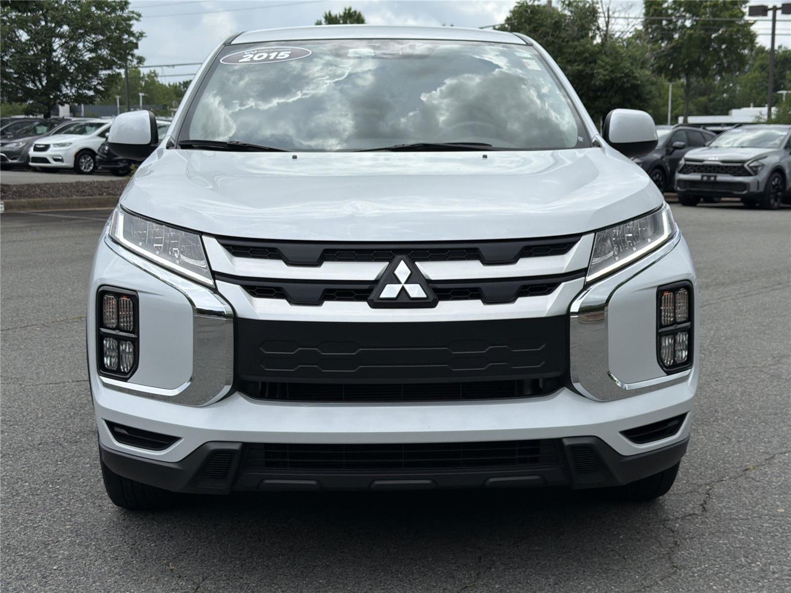 Used 2023 White Diamond Mitsubishi ES image 30