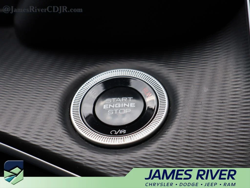 Used 2024 Silver Jeep Altitude image 33
