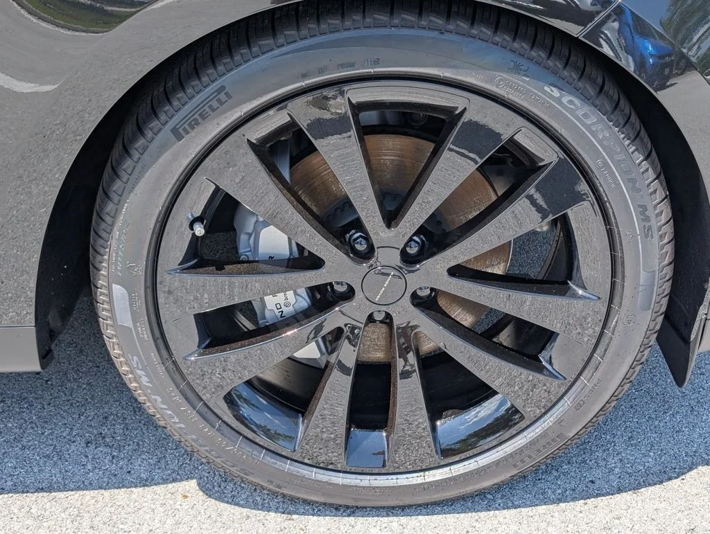 New 2026 Santorini Black Land Rover SE image 30