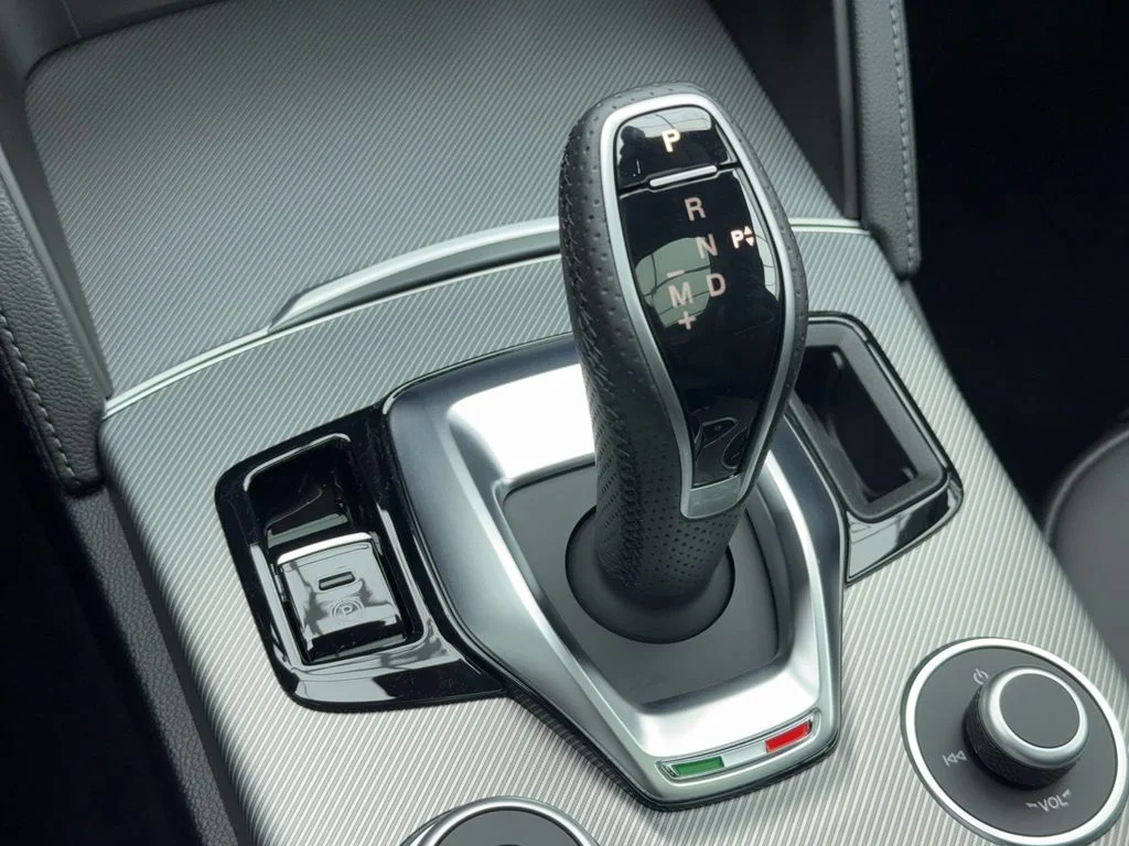 New 2025 Blue Alfa Romeo Base image 27