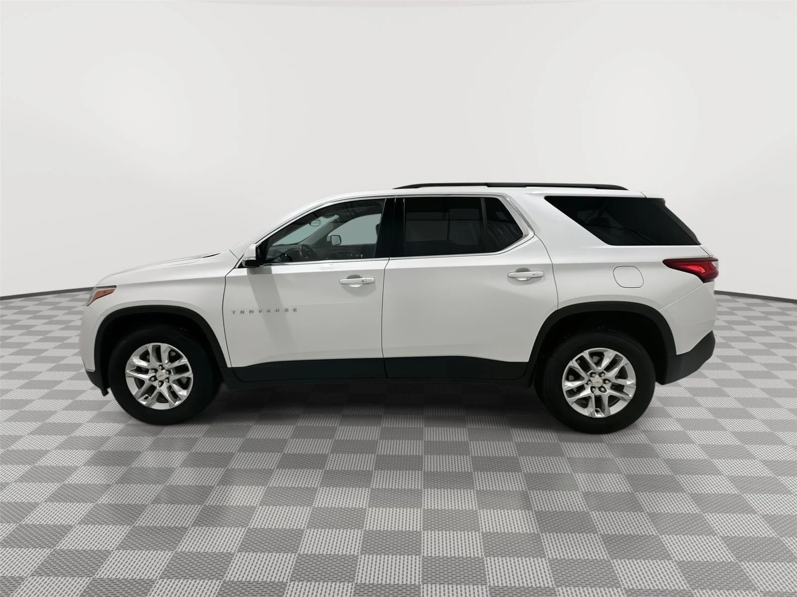 Used 2020 Chevrolet Traverse 3LT with VIN 1GNEVHKW1LJ321235 for sale in Alexandria, Minnesota