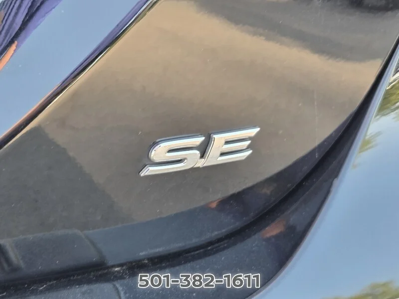 Used 2019 Midnight Black Metallic TOYOTA SE AUTO image 16