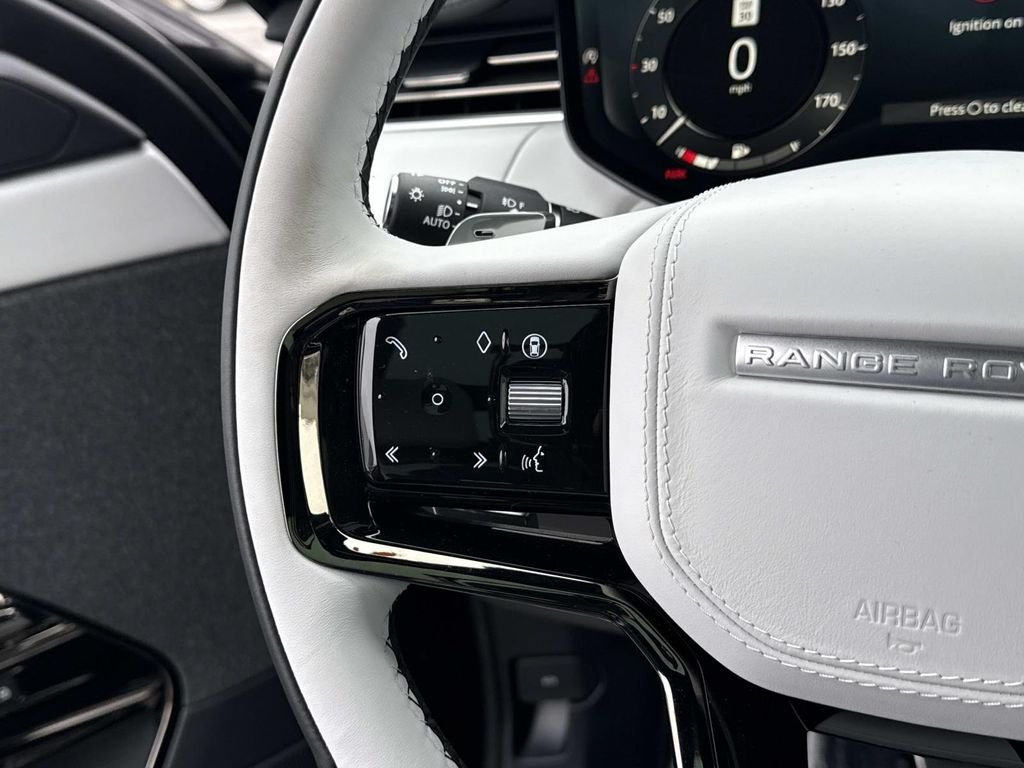 New 2026 Charente Grey Land Rover Dynamic SE image 7