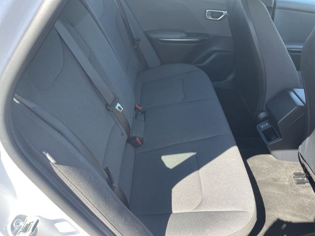 2025 Kia K4 LXS - Photo 37