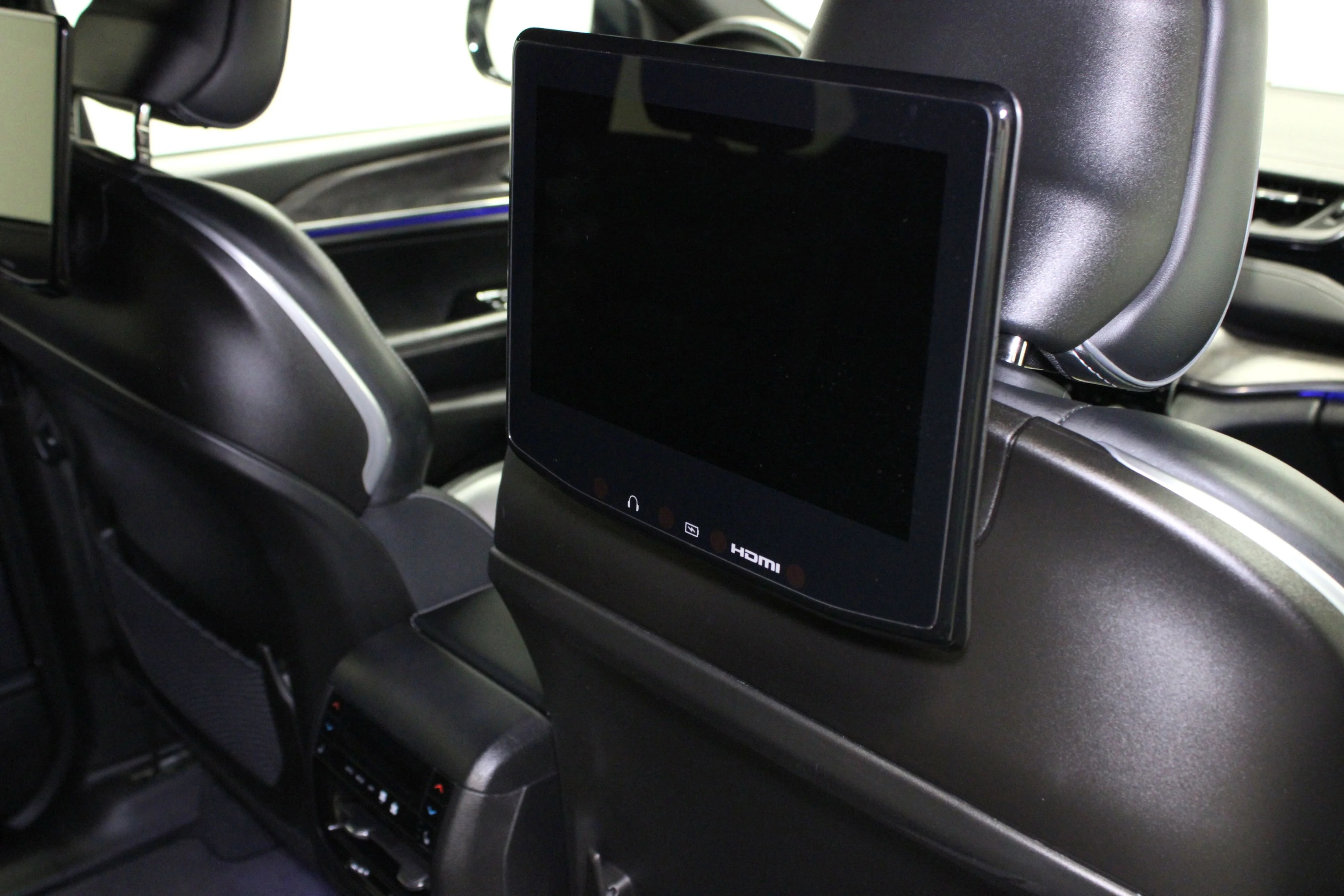 Used 2023 Diamond Black Crystal Pearlcoat Jeep Overland 4xe image 18