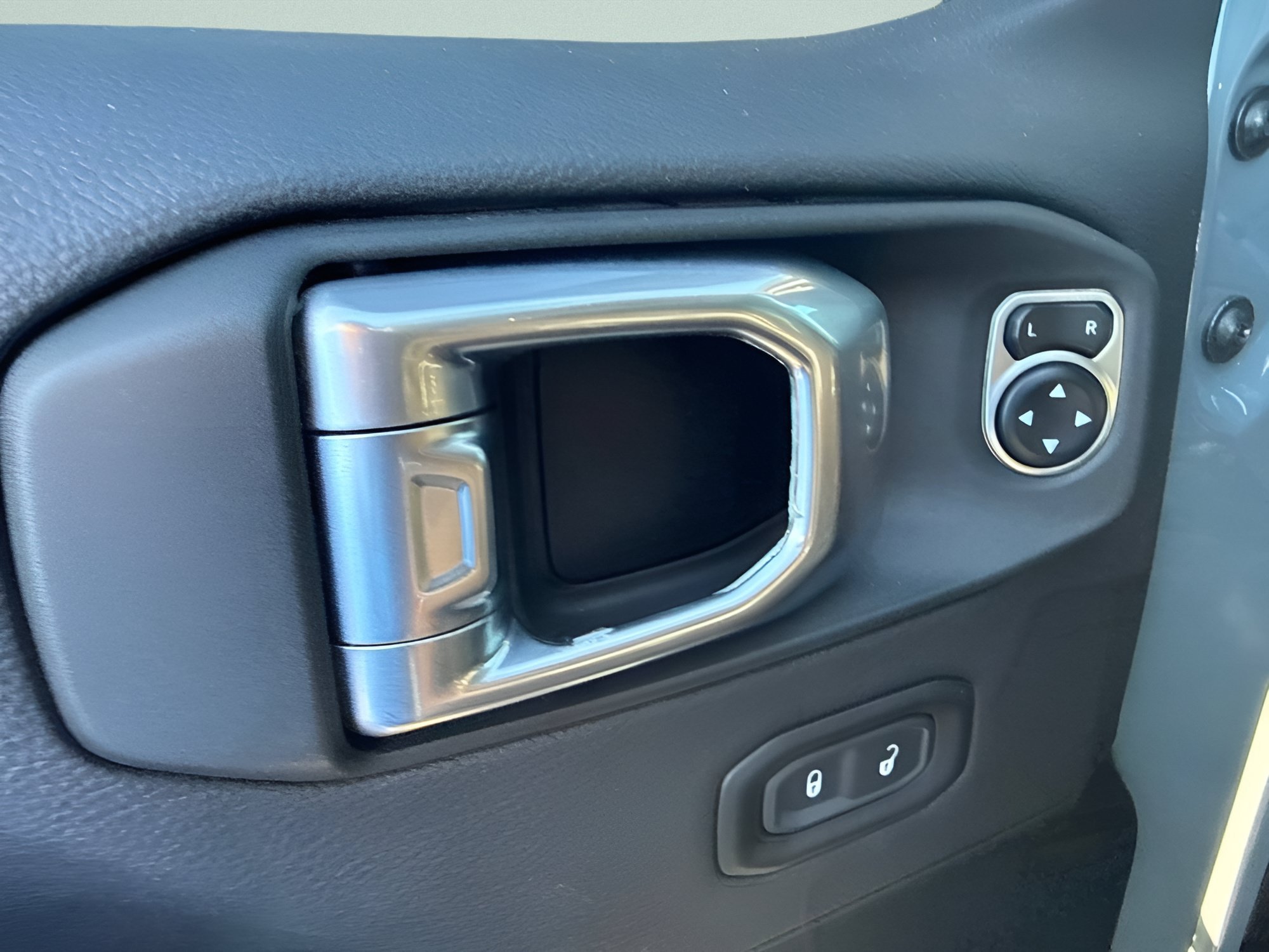 Used 2024 Anvil Clearcoat Jeep Sahara image 23
