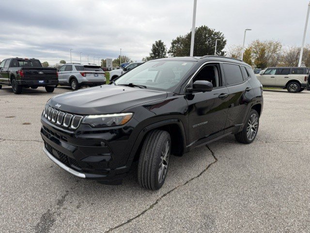 Certified Used 2022 Diamond Black Jeep Limited image 3