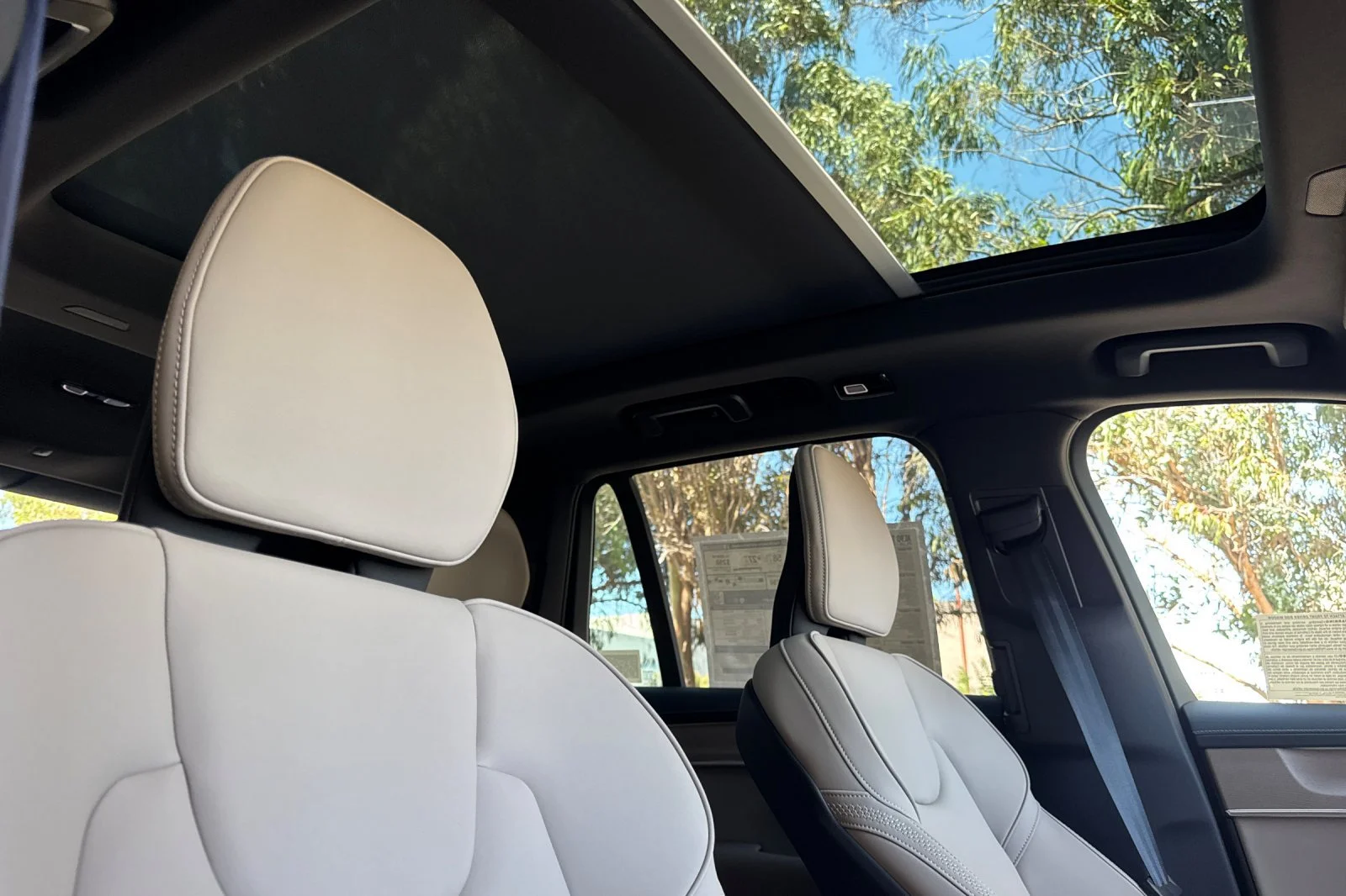 New 2026 Onyx Black Volvo T8 Plus 7-Seater image 20