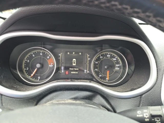 Used 2018 Silver Jeep Latitude Plus image 14