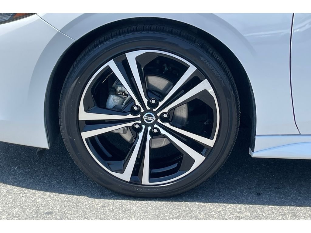 Used 2022 Aspen White TriCoat Pearl Nissan SR image 37