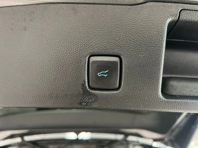 Used 2021 Gray Ford SEL image 9