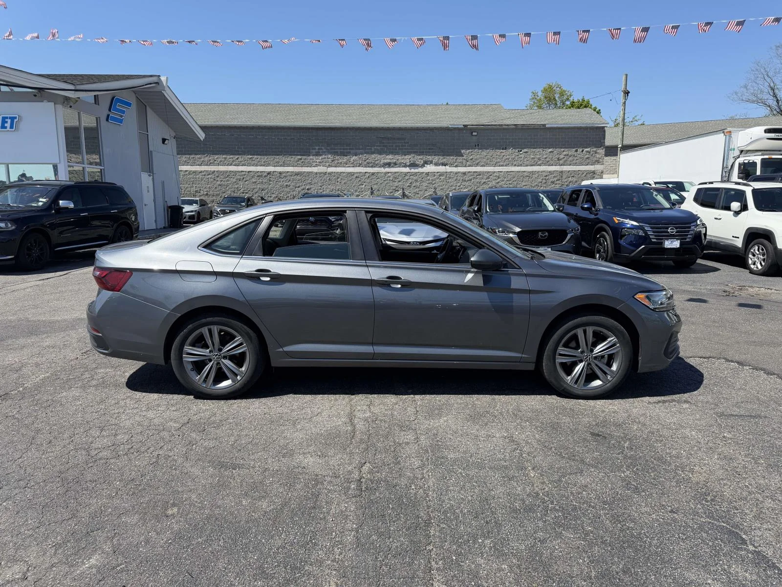 2024 Volkswagen Jetta SE - Photo 8