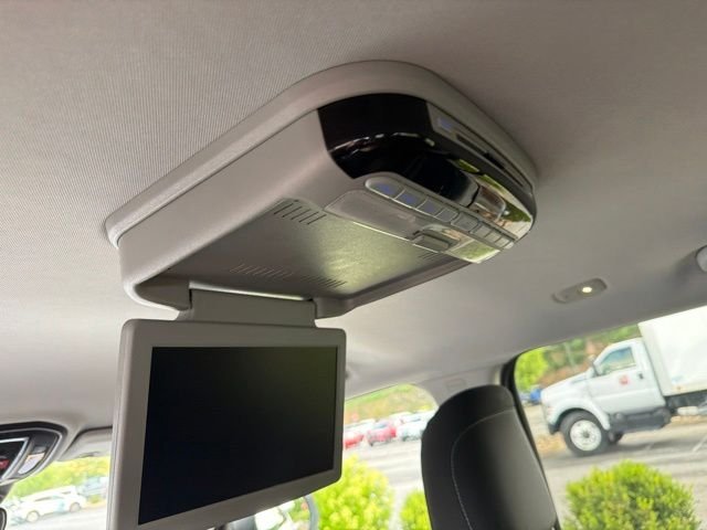 Used 2022 White Jeep Laredo image 17