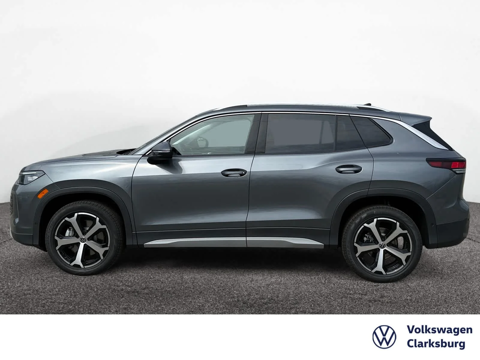 2026 Volkswagen Tiguan SE - Photo 8