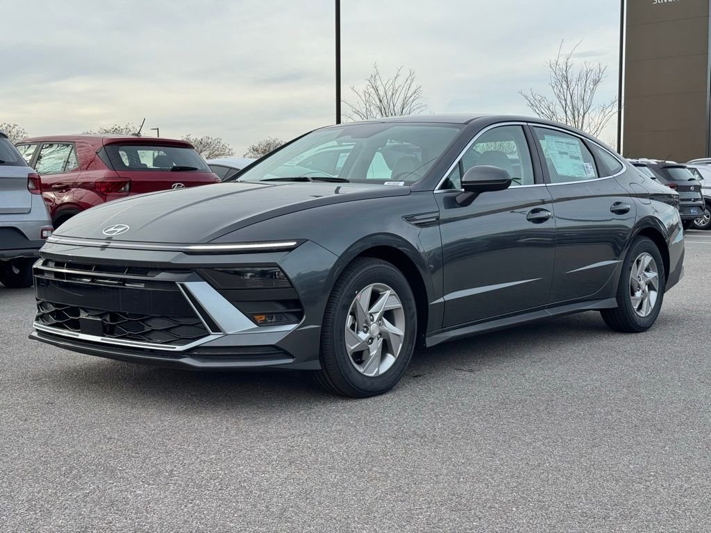 Used 2026 Gray Hyundai SE image 7