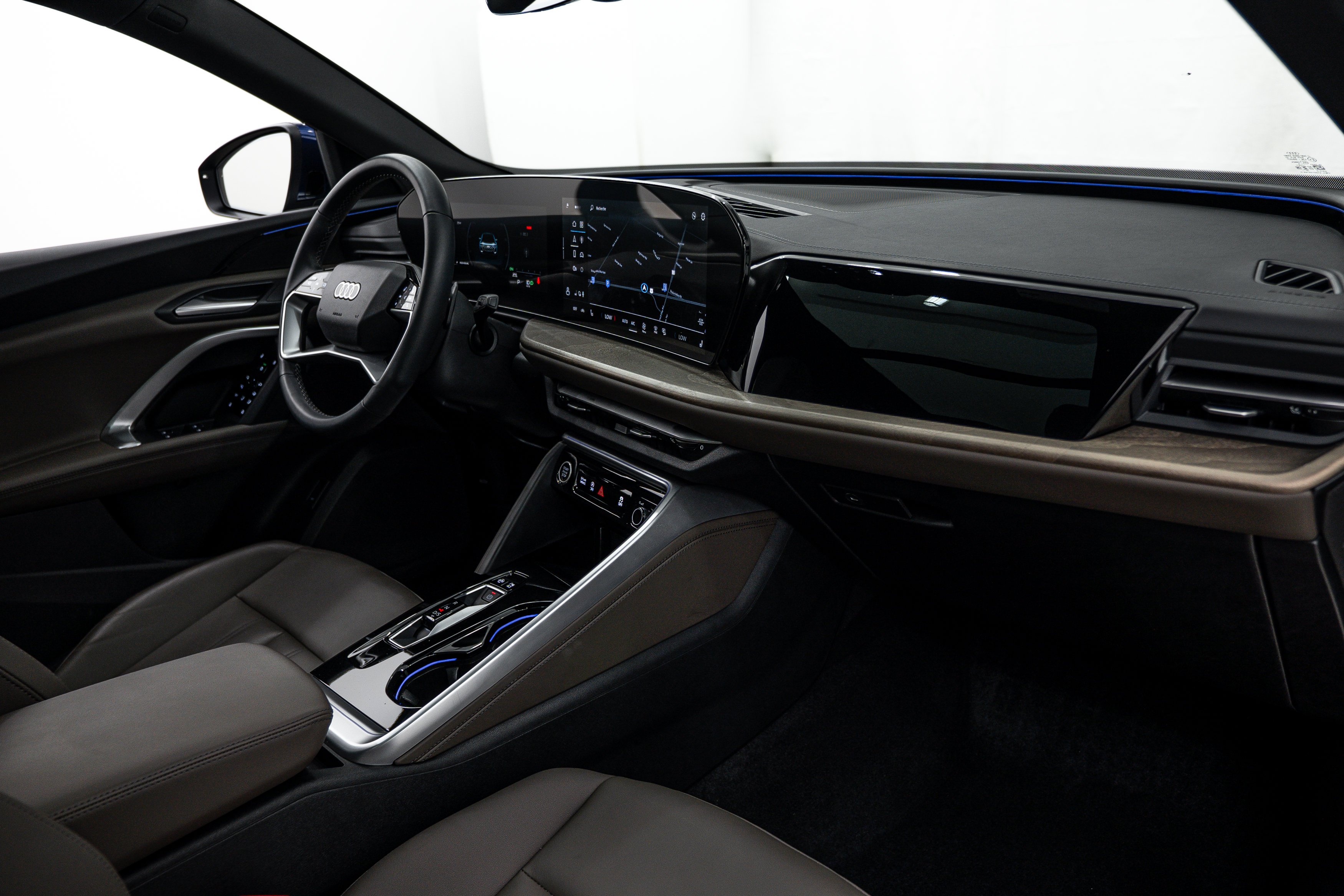 Used 2025 Navarra Blue Metallic Audi Premium image 8