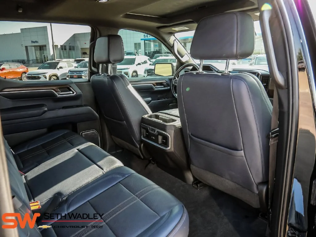 Used 2022 Black Chevrolet High Country image 25