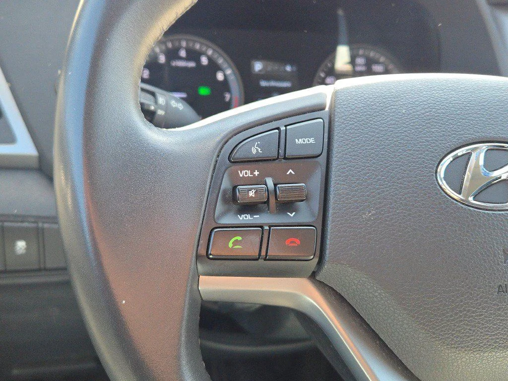 Used 2017 Black Hyundai SE Plus image 29