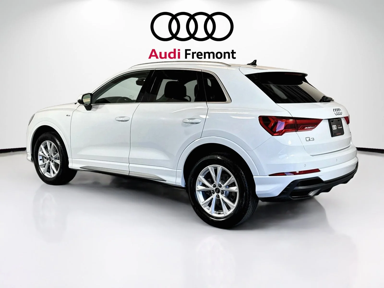 Used 2025 White Audi S line Premium image 7