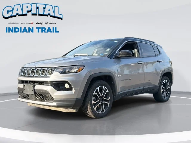 Used 2024  Jeep Limited image 1