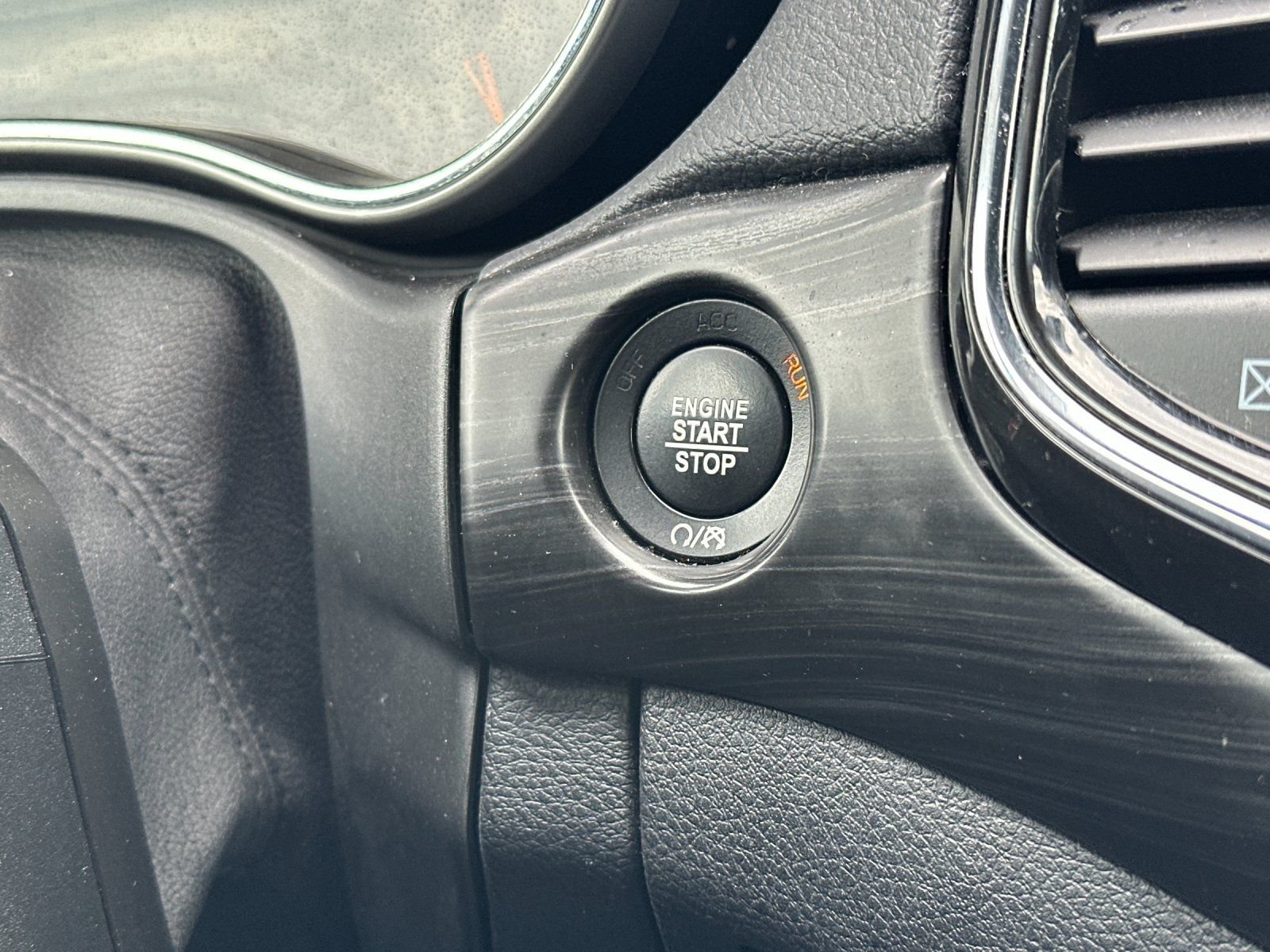 Used 2022 White Jeep Laredo X image 21