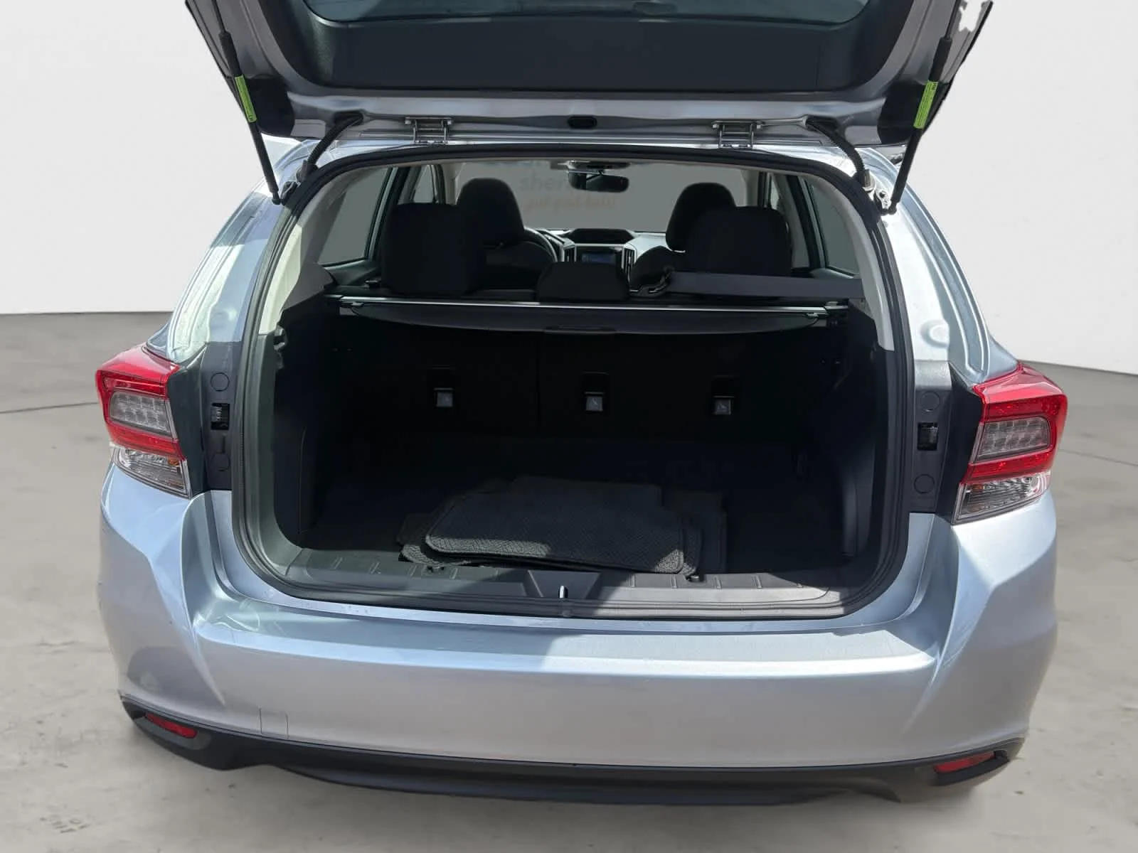 Used 2023 Ice Silver Metallic Subaru Premium image 18