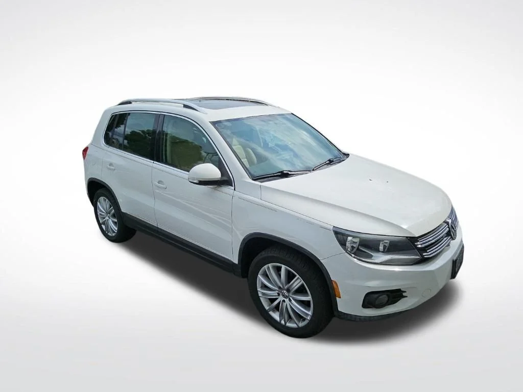 Used 2013 White Volkswagen SE image 2