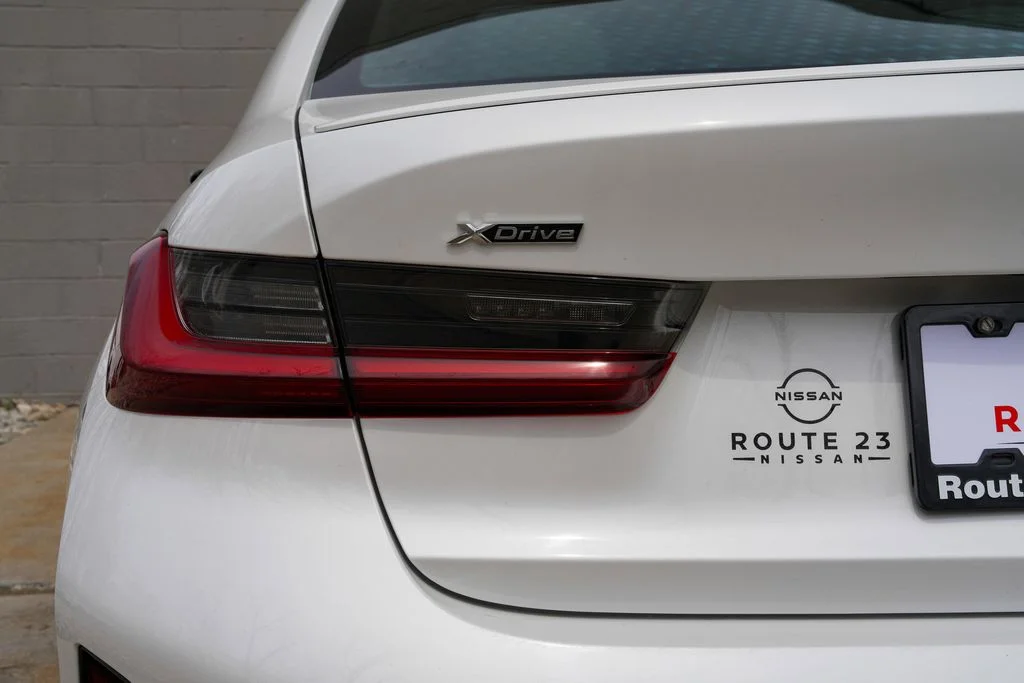 2024 BMW 3 Series 330i - Photo 11
