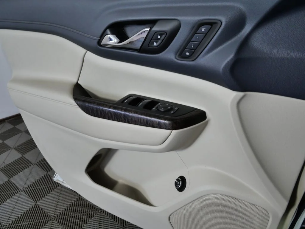 Used 2020 White GMC Denali image 21
