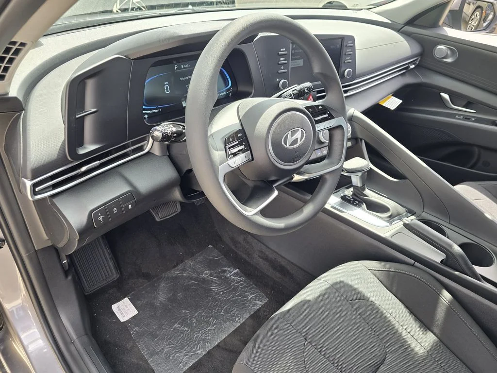 New 2026 White Hyundai SE image 22
