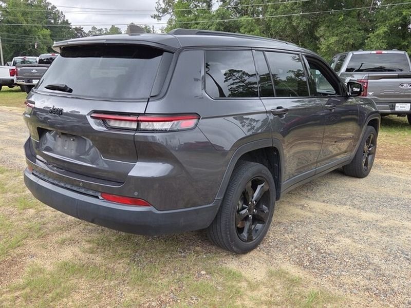 Used 2023 Metallic Jeep Altitude image 14