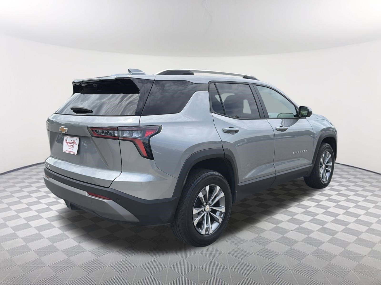 Used 2025 Sterling Gray Metallic Chevrolet LT image 17